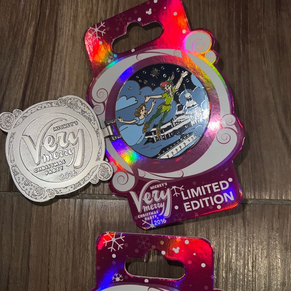 Disney Limited Edition Pin Set - Picture 13 of 14